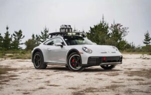 Giá trị phụ kiện và động cơ của Porsche 911 Dakar