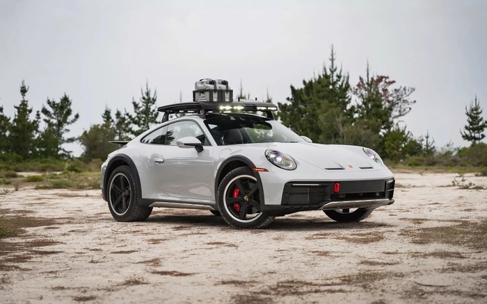 Giá trị phụ kiện và động cơ của Porsche 911 Dakar